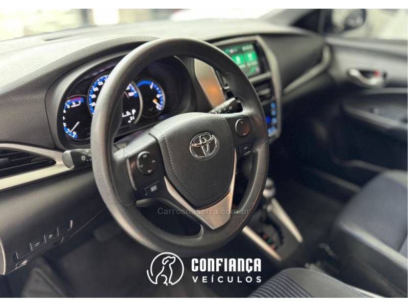 TOYOTA - YARIS - 2021/2022 - Preta - R$ 84.900,00