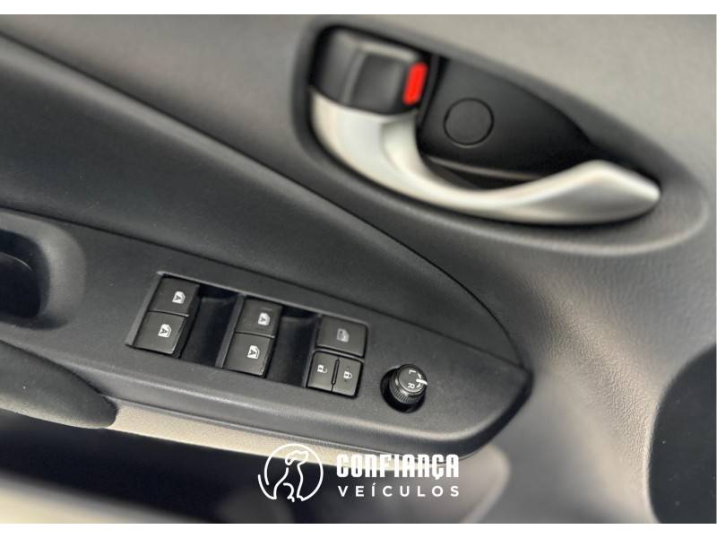 TOYOTA - YARIS - 2020/2021 - Prata - R$ 84.900,00