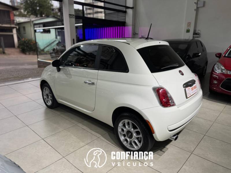FIAT - 500 - 2012/2013 - Branca - R$ 46.900,00