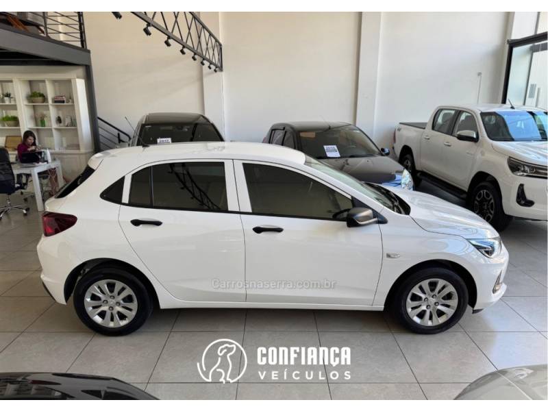 CHEVROLET - ONIX - 2020/2020 - Branca - R$ 65.900,00