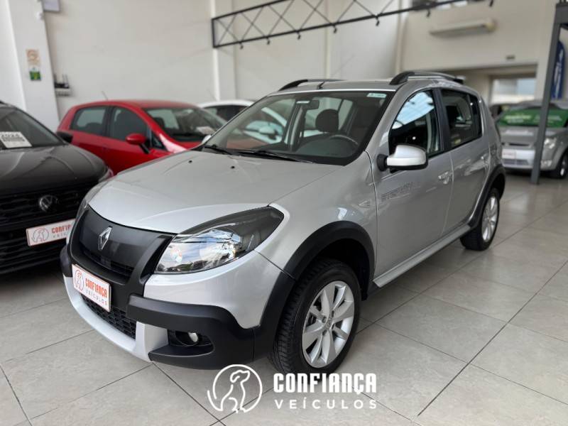 RENAULT - SANDERO - 2013/2014 - Prata - R$ 44.900,00