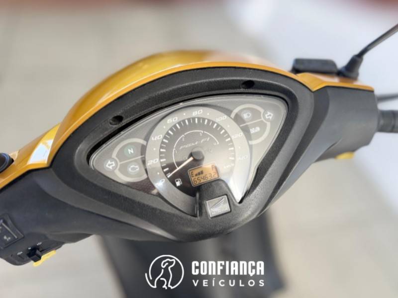 HONDA - BIZ 125 - 2011/2011 - Dourada - R$ 11.390,00