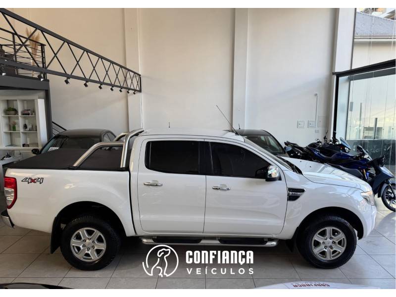 FORD - RANGER - 2012/2013 - Branca - R$ 99.900,00