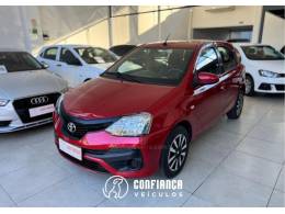 TOYOTA - ETIOS - 2017/2018 - Vermelha - R$ 61.900,00