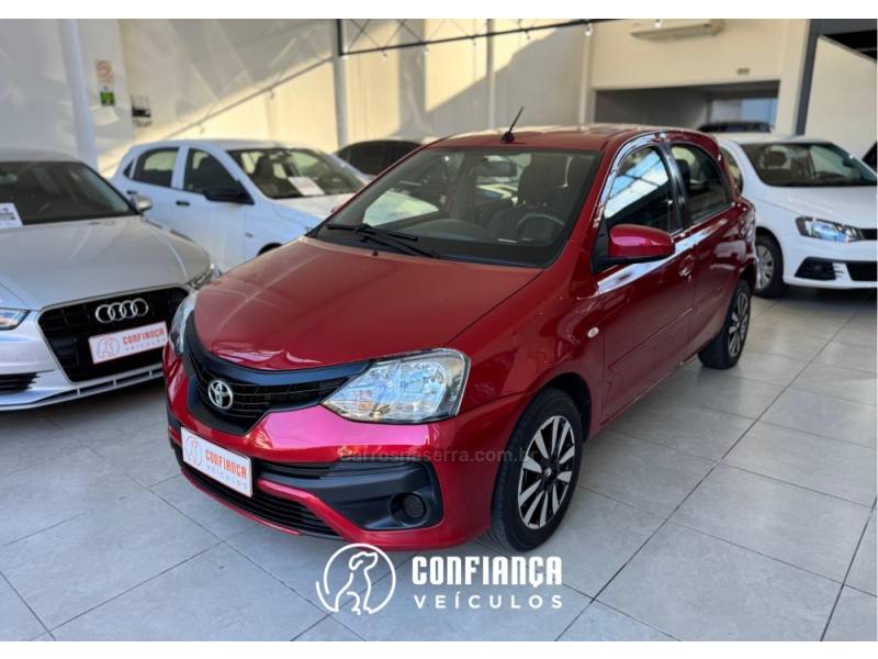 TOYOTA - ETIOS - 2017/2018 - Vermelha - R$ 61.900,00