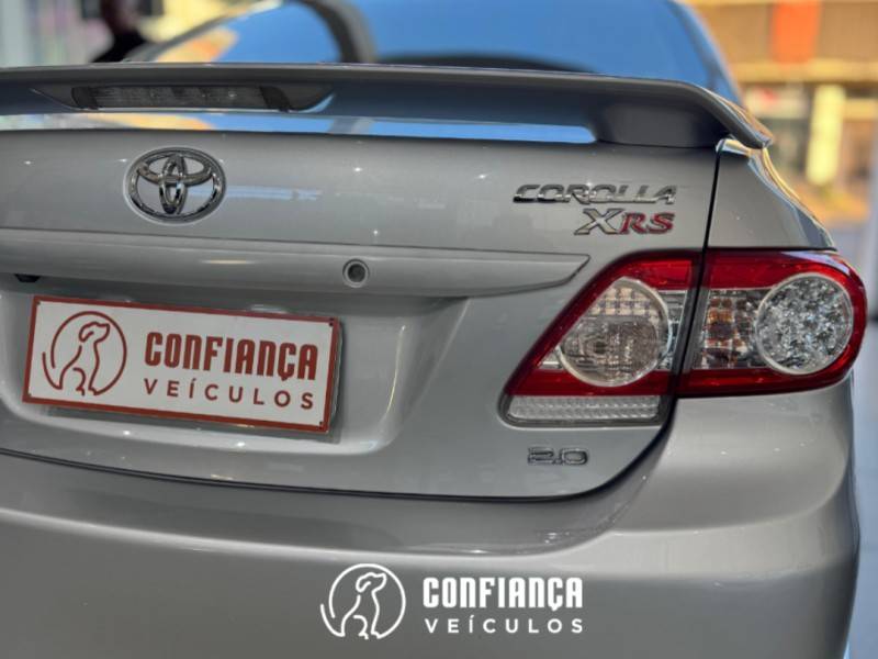 TOYOTA - COROLLA - 2013/2014 - Prata - R$ 74.900,00
