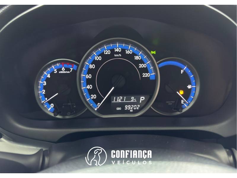 TOYOTA - YARIS - 2020/2021 - Prata - R$ 84.900,00
