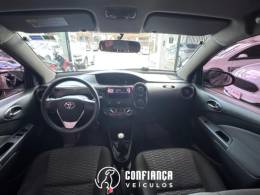 TOYOTA - ETIOS - 2015/2015 - Cinza - R$ 45.900,00