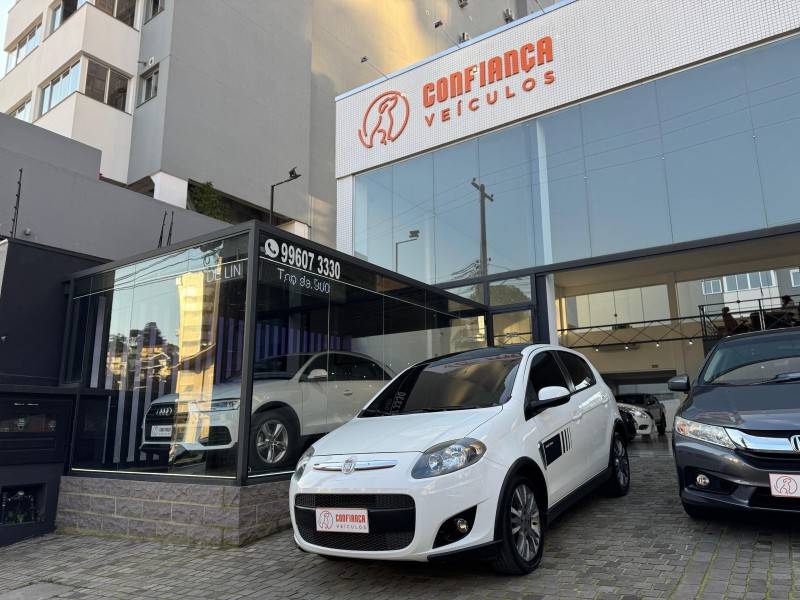 FIAT - PALIO - 2013/2013 - Branca - R$ 42.900,00