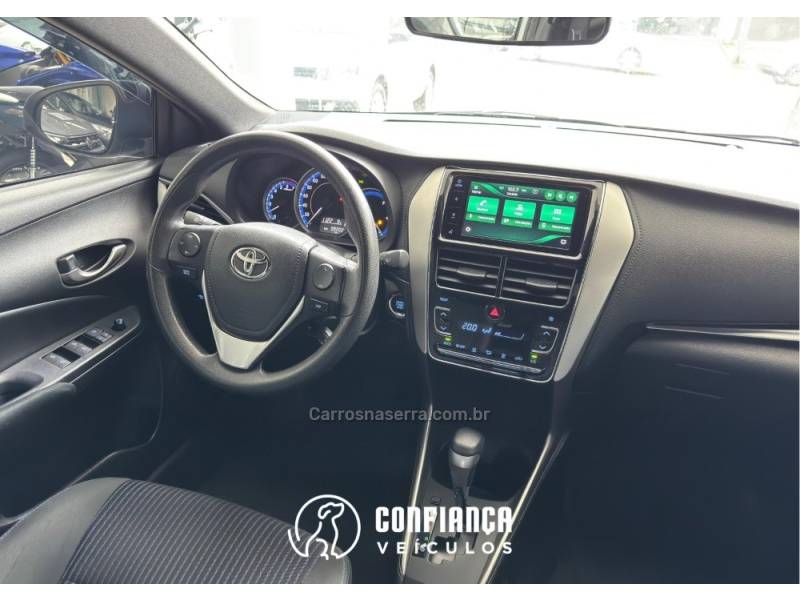 TOYOTA - YARIS - 2021/2022 - Preta - R$ 84.900,00