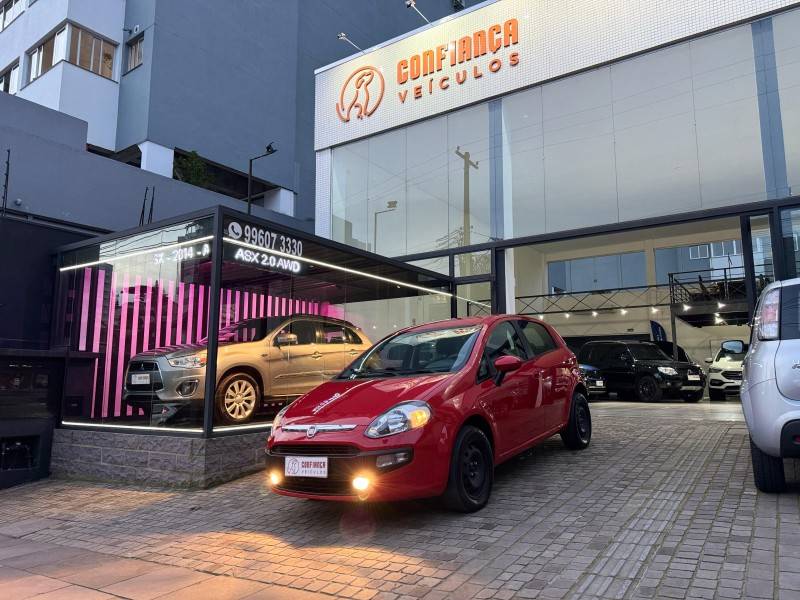 FIAT - PUNTO - 2014/2015 - Vermelha - R$ 45.500,00