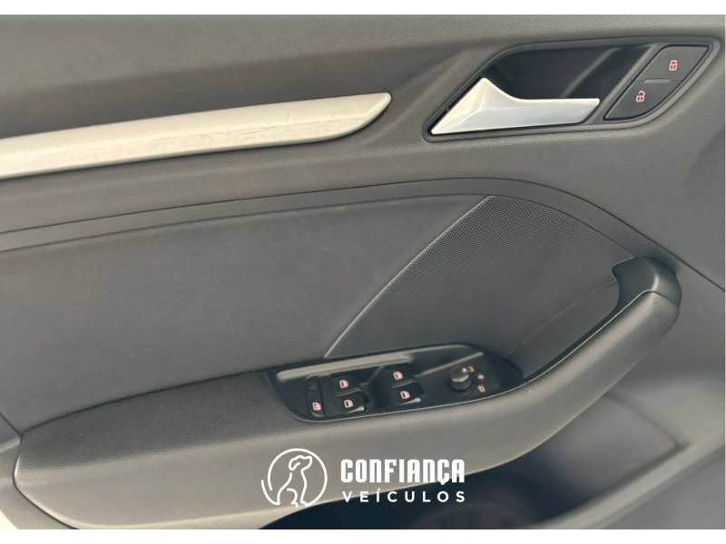 AUDI - A3 - 2014/2014 - Prata - R$ 74.900,00