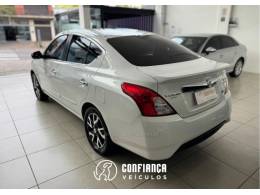 NISSAN - VERSA - 2016/2017 - Branca - R$ 61.900,00