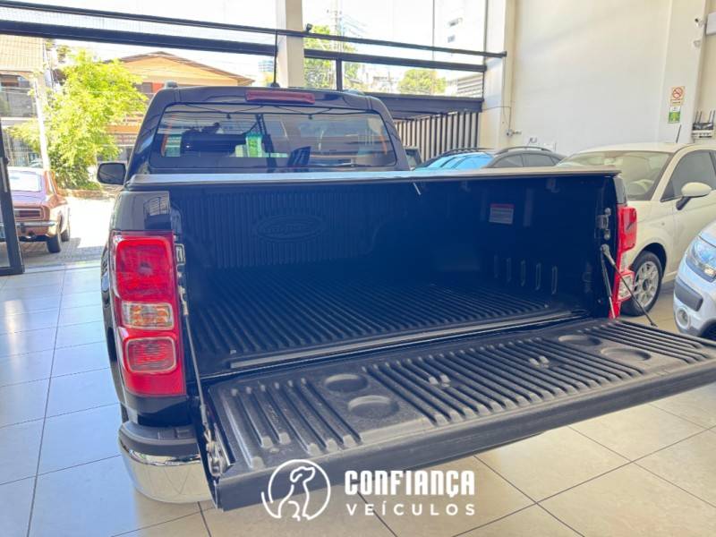 CHEVROLET - S10 - 2021/2022 - Azul - R$ 175.900,00