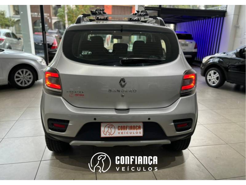 RENAULT - SANDERO - 2018/2019 - Prata - R$ 54.900,00