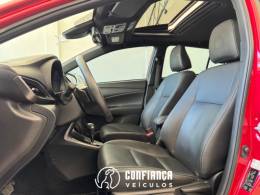 TOYOTA - YARIS - 2022/2023 - Vermelha - R$ 96.900,00