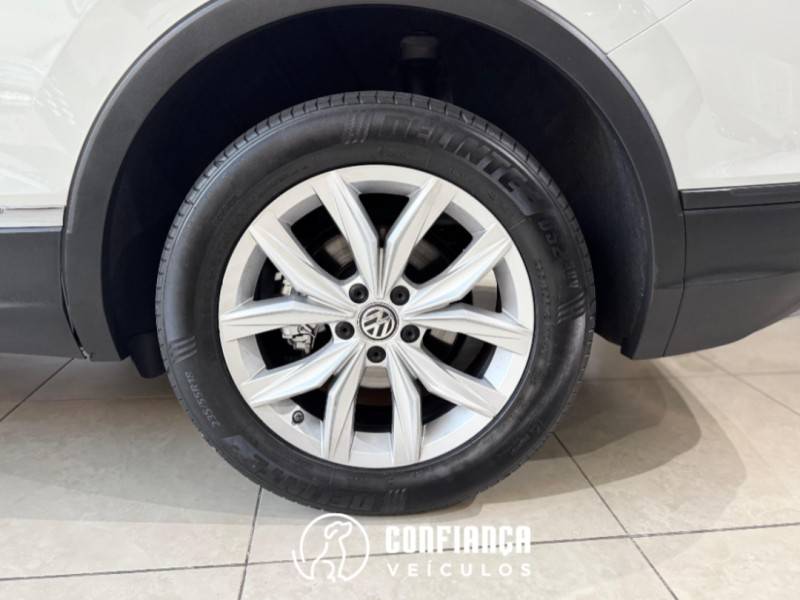 VOLKSWAGEN - TIGUAN - 2018/2019 - Branca - R$ 119.900,00