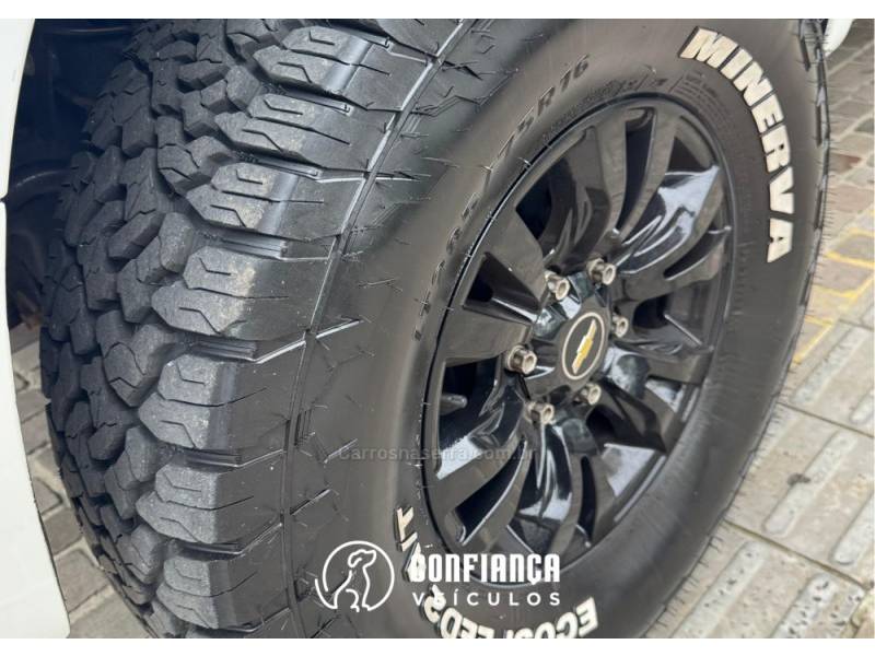 CHEVROLET - S10 - 2014/2015 - Branca - R$ 106.900,00