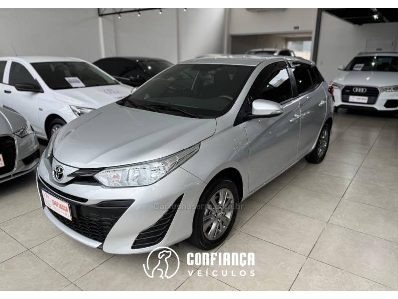 TOYOTA - YARIS - 2021/2022 - Preta - R$ 84.900,00