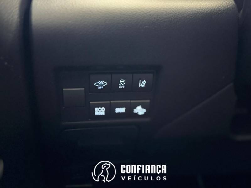 TOYOTA - YARIS - 2022/2023 - Vermelha - R$ 96.900,00