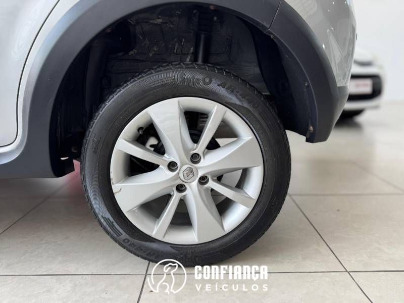 RENAULT - SANDERO - 2013/2014 - Prata - R$ 44.900,00