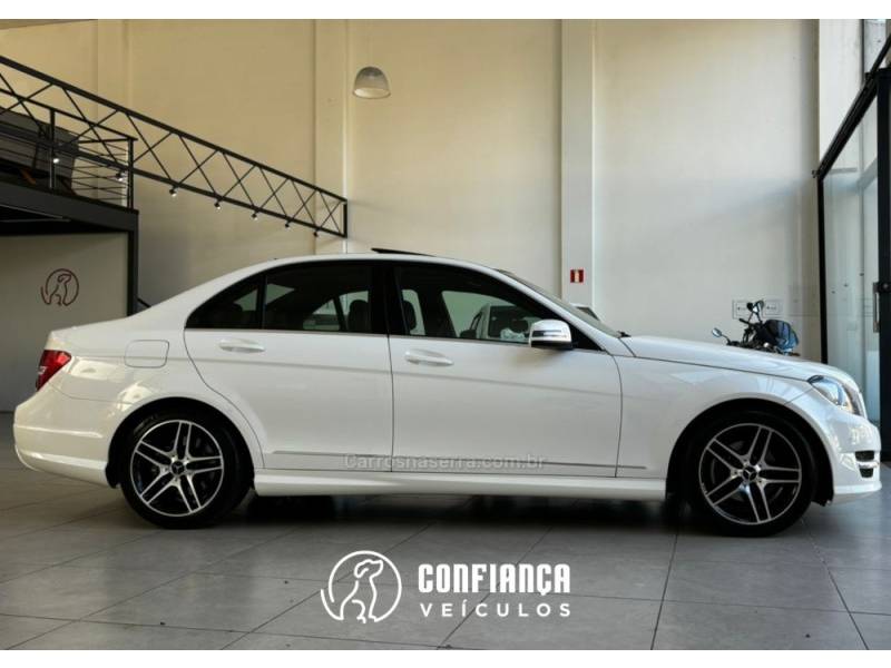 MERCEDES-BENZ - C 250 - 2013/2014 - Branca - R$ 99.900,00