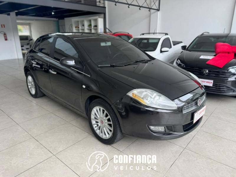 FIAT - BRAVO - 2011/2012 - Preta - R$ 33.900,00