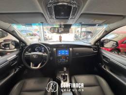 TOYOTA - HILUX SW4 - 2024/2024 - Branca - R$ 342.900,00