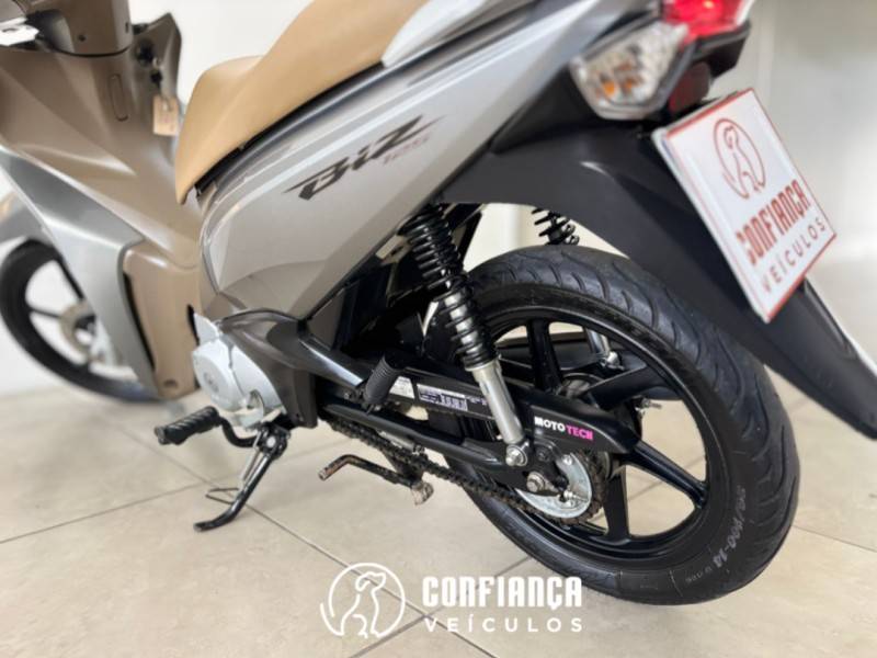 HONDA - BIZ 125 - 2019/2019 - Prata - R$ 15.490,00