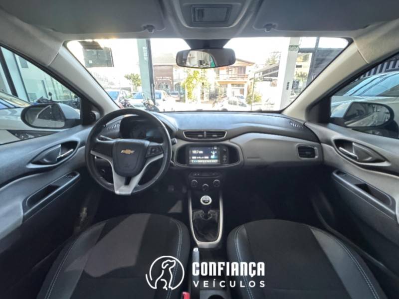 CHEVROLET - ONIX - 2018/2019 - Prata - R$ 62.900,00