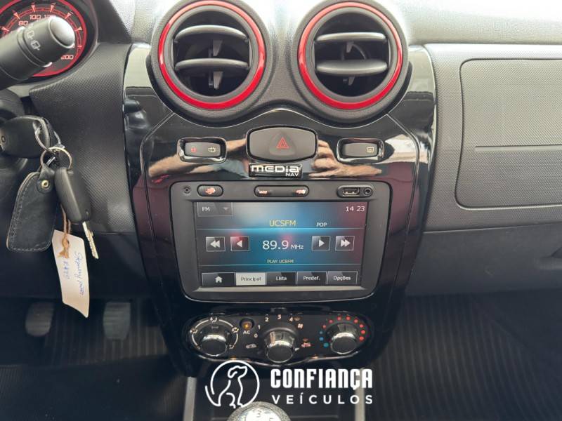 RENAULT - SANDERO - 2013/2014 - Prata - R$ 44.900,00