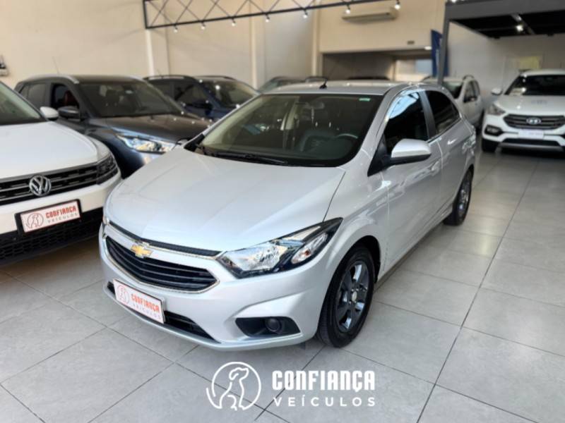CHEVROLET - ONIX - 2018/2019 - Prata - R$ 62.900,00