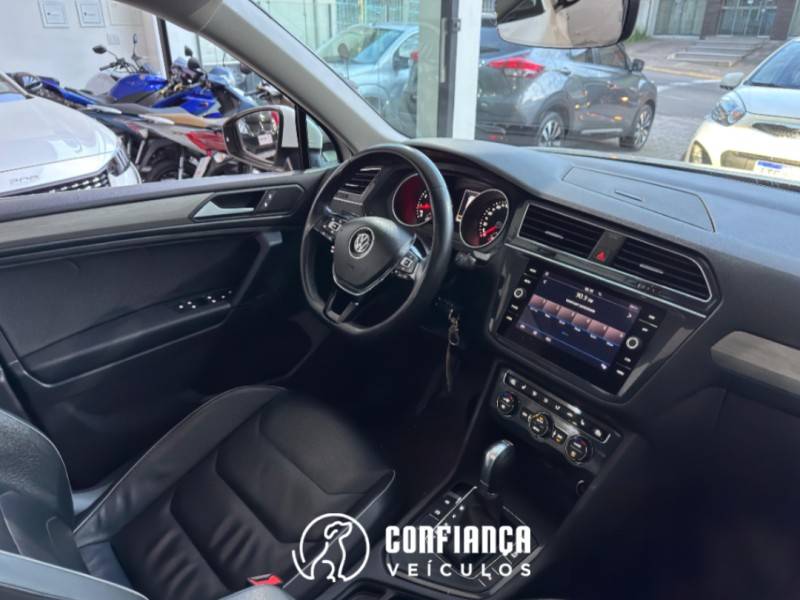 VOLKSWAGEN - TIGUAN - 2018/2019 - Branca - R$ 119.900,00