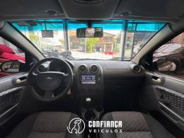 FORD - FIESTA - 2002/2003 - Prata - R$ 19.900,00