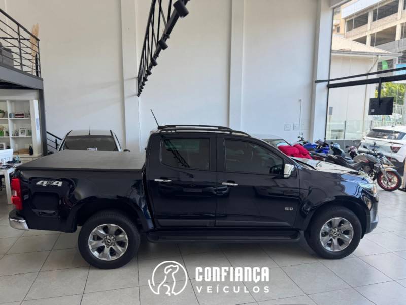 CHEVROLET - S10 - 2021/2022 - Azul - R$ 175.900,00