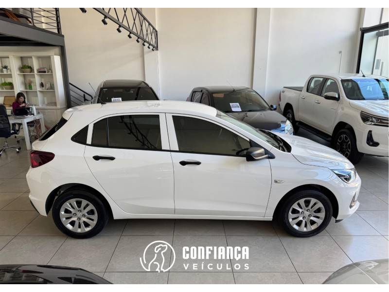 CHEVROLET - ONIX - 2020/2020 - Branca - R$ 65.900,00