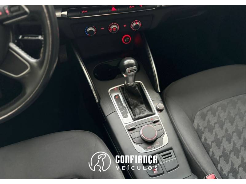 AUDI - A3 - 2014/2014 - Prata - R$ 71.900,00