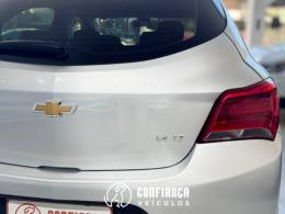 CHEVROLET - ONIX - 2018/2019 - Prata - R$ 62.900,00