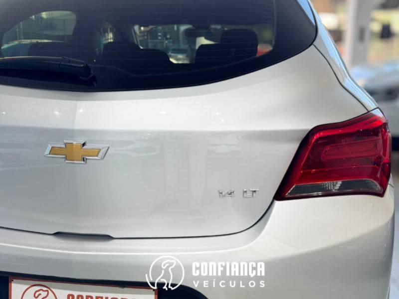 CHEVROLET - ONIX - 2018/2019 - Prata - R$ 62.900,00