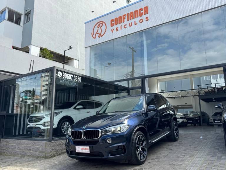 BMW - X5 - 2017/2018 - Azul - R$ 195.900,00