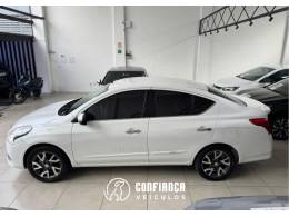 NISSAN - VERSA - 2016/2017 - Branca - R$ 61.900,00