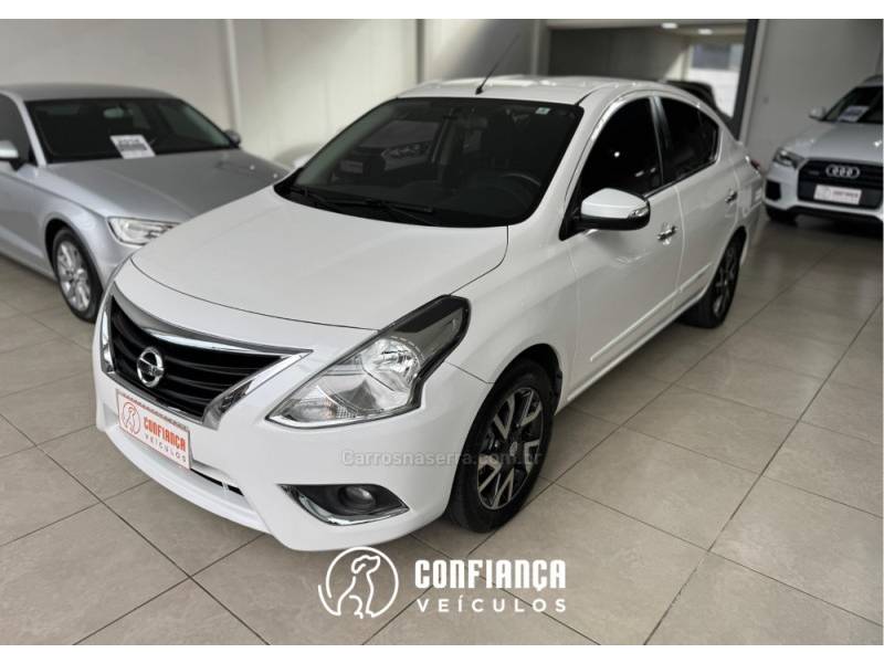 NISSAN - VERSA - 2016/2017 - Branca - R$ 61.900,00