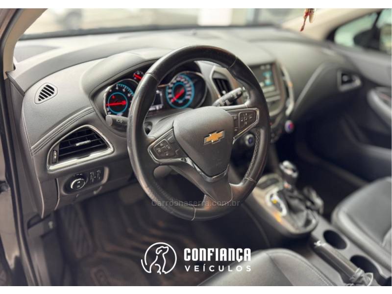 CHEVROLET - CRUZE - 2018/2019 - Preta - R$ 88.900,00