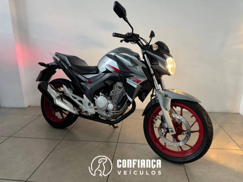 HONDA - CB 250F TWISTER - 2017/2018 - Prata - R$ 18.900,00