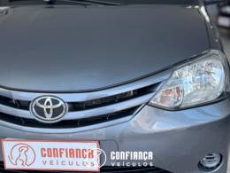 TOYOTA - ETIOS - 2015/2015 - Cinza - R$ 45.900,00