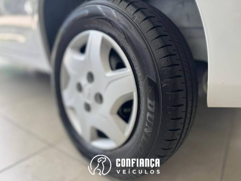 CHEVROLET - CELTA - 2015/2015 - Branca - R$ 35.900,00