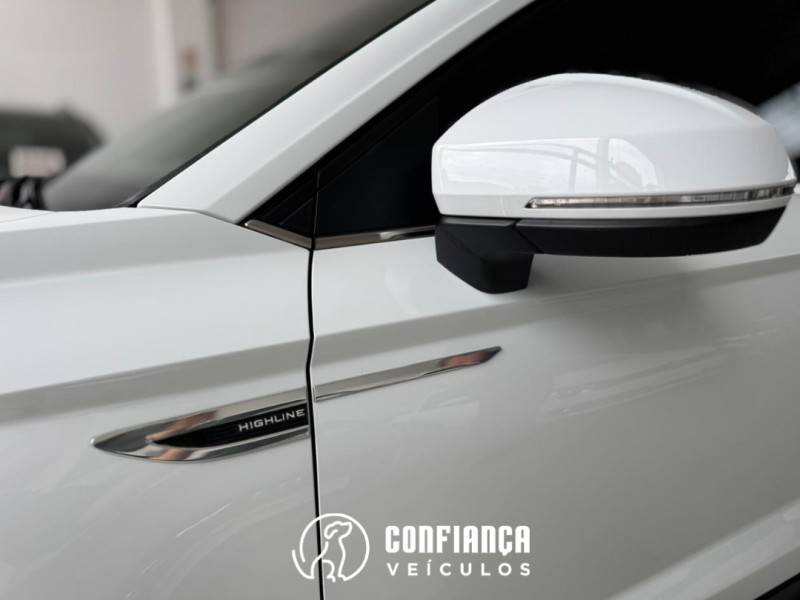 VOLKSWAGEN - TAOS - 2022/2022 - Branca - R$ 151.900,00