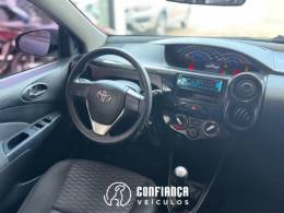 TOYOTA - ETIOS - 2015/2015 - Cinza - R$ 45.900,00