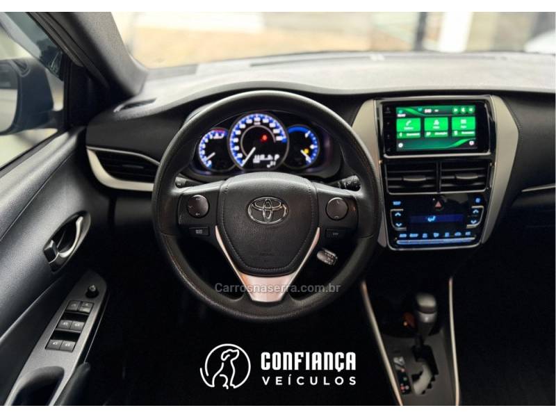 TOYOTA - YARIS - 2021/2022 - Preta - R$ 84.900,00