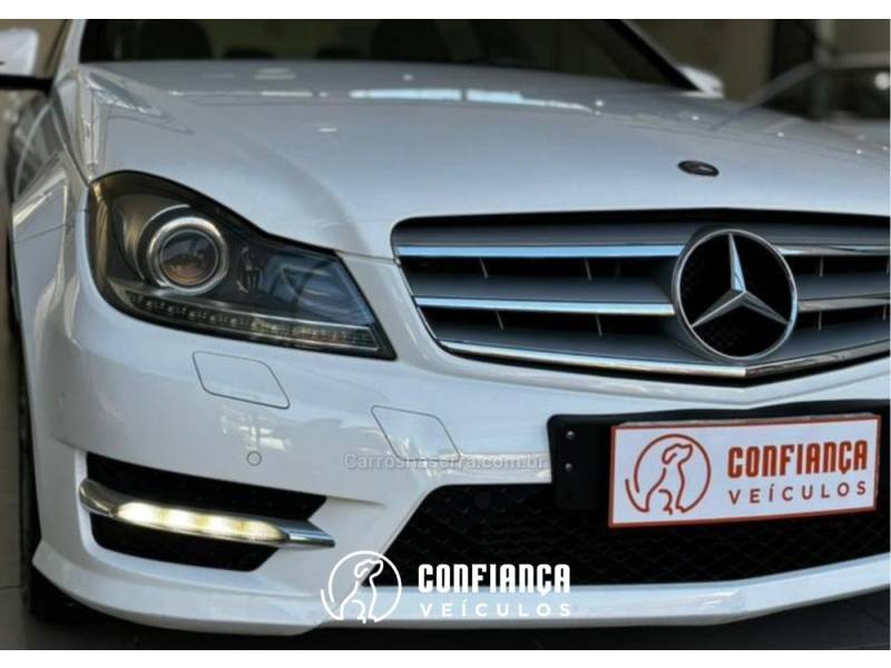 MERCEDES-BENZ - C 250 - 2013/2014 - Branca - R$ 99.900,00